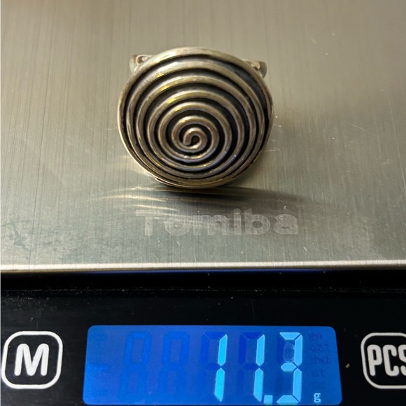 Vintage Sterling Silver Circular Ring - Picture 5 of 6